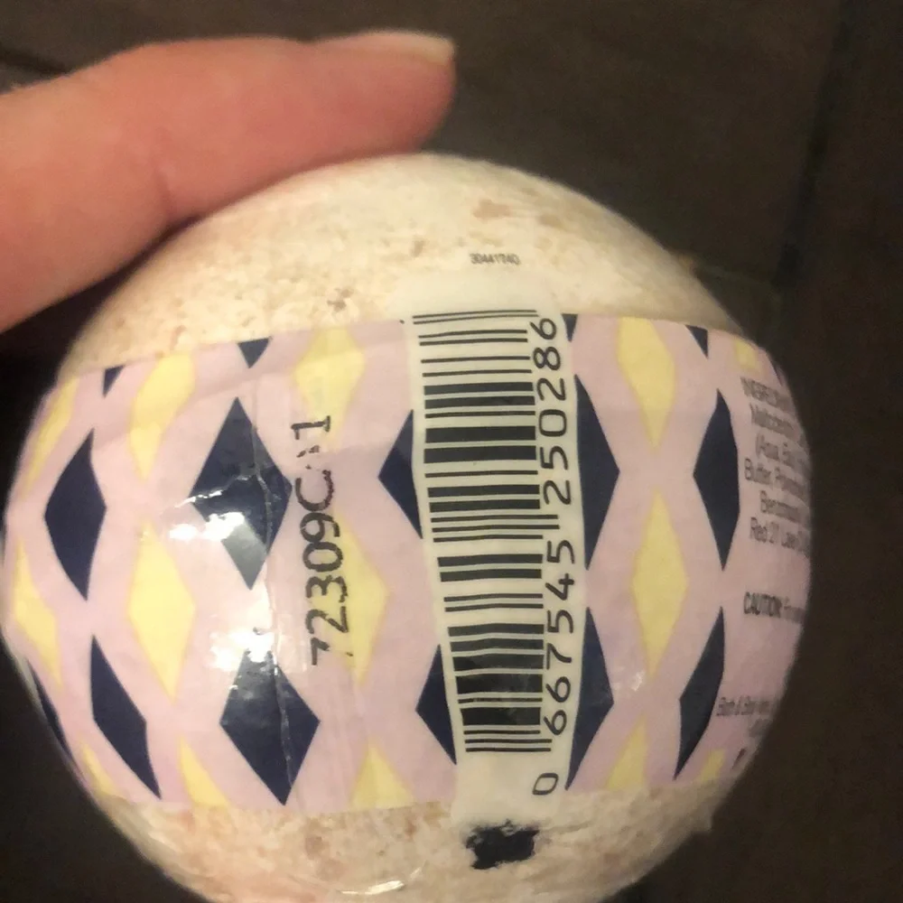 Bath fizzy pink jasmine and strawberry bath bomb
